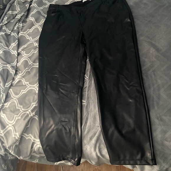Abercrombie vegan leather dad pant. Regular length. Tags still on, size 36. - Picture 5 of 5